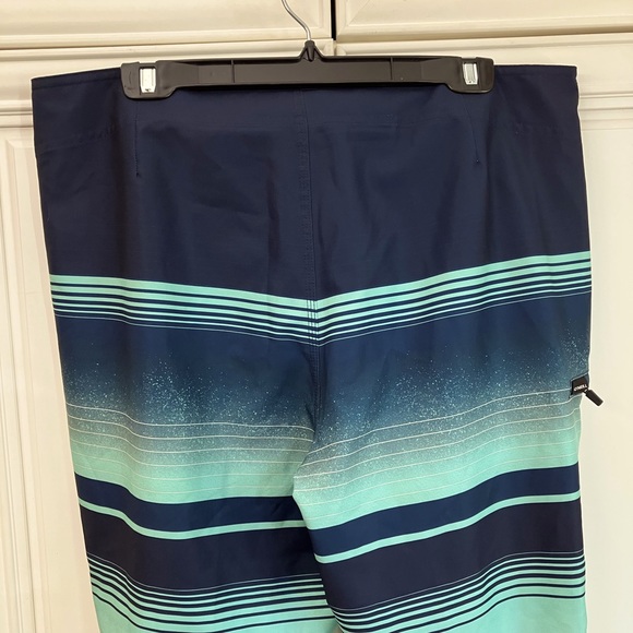 O’Neill men’s board shorts - Picture 7 of 12